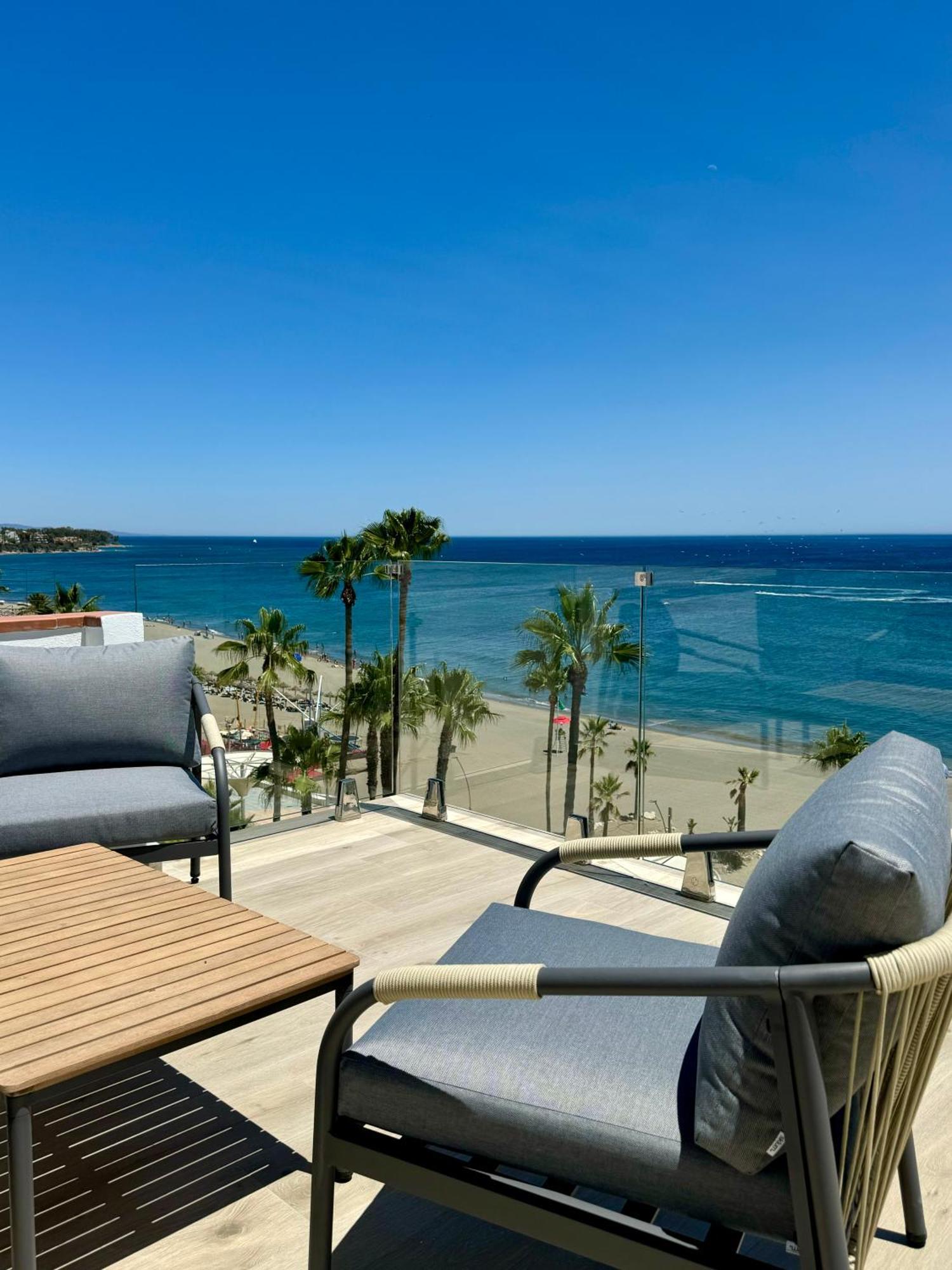 Sunnypalms - Beachfront Penthouse With Stunning Sea View Estepona Exterior foto
